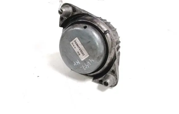 Mercedes-Benz CLS C218 X218 Engine mount bracket A2042405817