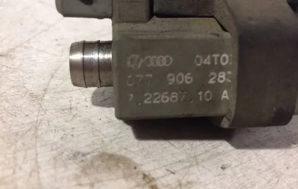 Porsche Cayenne (9PA) Turbo solenoid valve 077906283 72268710A