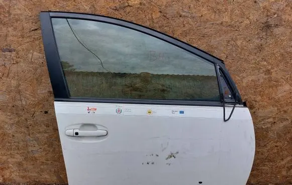 Toyota Prius (XW20) Front door