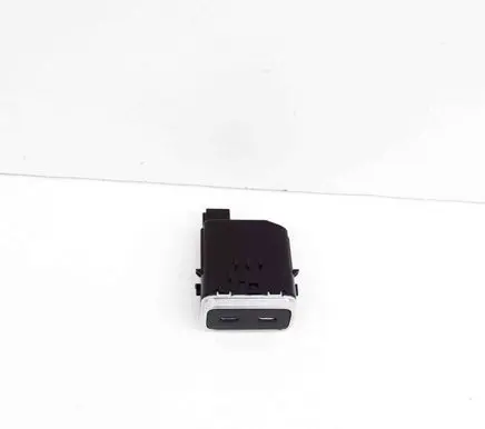 Mercedes-Benz GLE W167 USB socket connector A1678205402