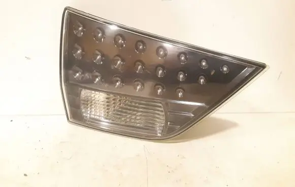 Mitsubishi Outlander Tailgate rear/tail lights