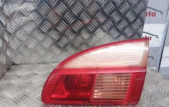 Toyota Avensis T220 Tailgate rear/tail lights 89022025