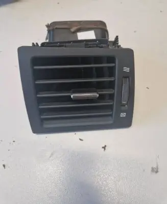 Toyota Avensis T270 Dashboard side air vent grill/cover trim 5565005140 9888 9101112
