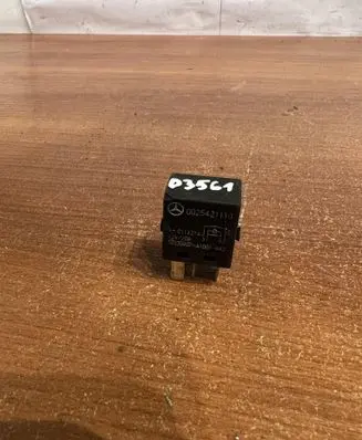 Mercedes-Benz A W168 Other relay 0025421119 D3561
