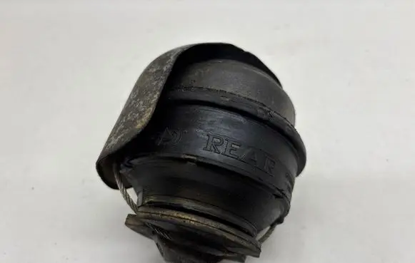 Volvo S60 Engine mount bracket 30741397