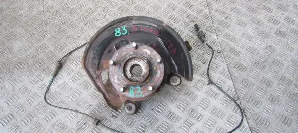 Nissan Pulsar Front wheel hub spindle knuckle