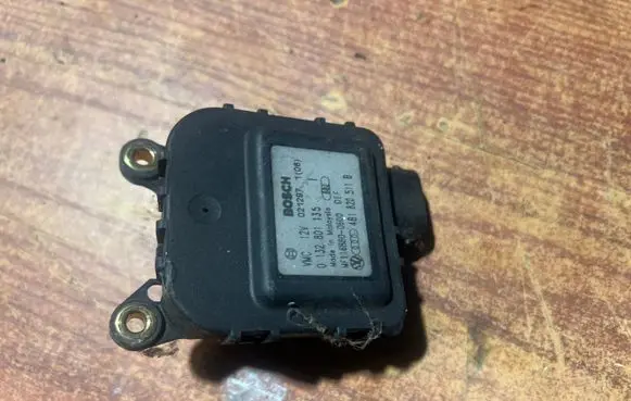 Audi A6 S6 C5 4B Air flap motor/actuator 4B1820511B 0132801135