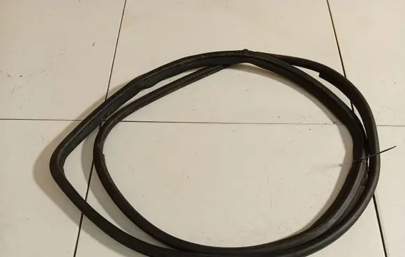 Toyota Auris 150 Rubber seal front coupe door 