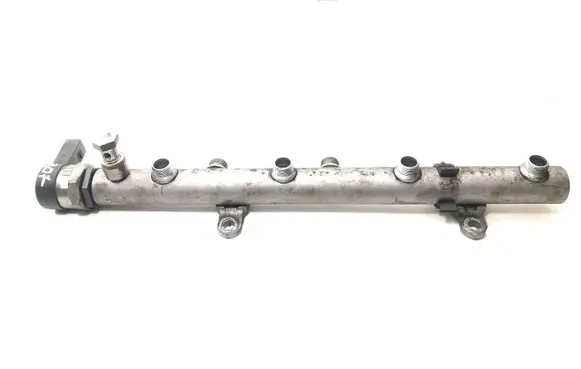 Audi Q7 4L Fuel distributor 057130090L 057130764F 0201802854