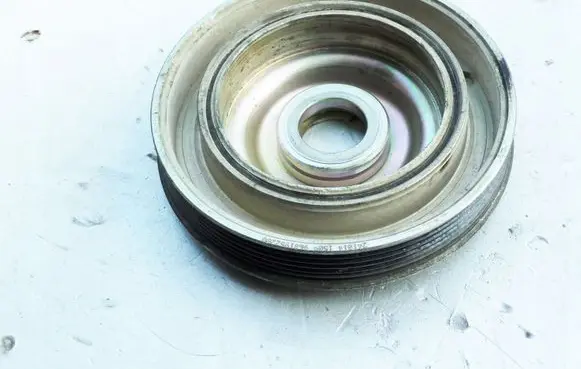 Peugeot 5008 Crankshaft pulley 9681952260