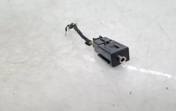 Skoda Fabia Mk3 (NJ) AUX in-socket connector 5Q0035724