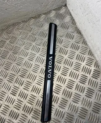 Volvo V70 Front sill trim cover 8659960