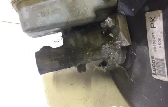 Opel Omega B1 Master brake cylinder 32066526
