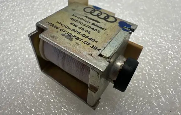Audi A4 S4 B6 8E 8H Turbo solenoid valve 40E90528A05