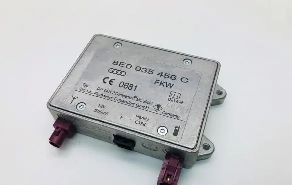 Audi R8 42 Aerial antenna amplifier 8E0035456C
