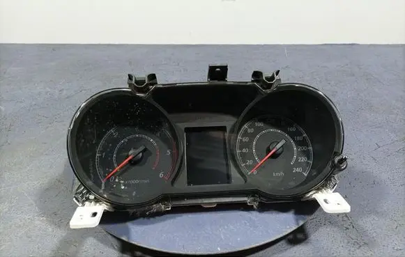 Mitsubishi Outlander Speedometer (instrument cluster) 8100B202