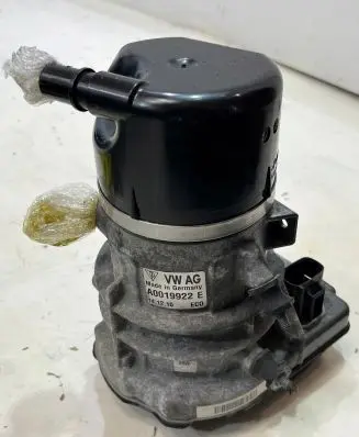 Volkswagen Touareg II Power steering pump 7P0423155B