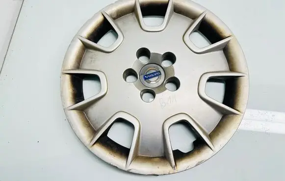 Volvo V70 R16 wheel hub/cap/trim 30683237 24950