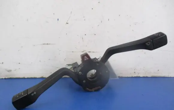 Volkswagen PASSAT B3 Other switches/knobs/shifts 357953503H
