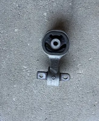 Honda CR-V Engine mount bracket TLZUP