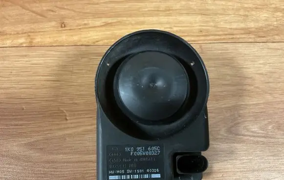 Volkswagen Touareg II Alarm system siren 1K0951605C F005V00327