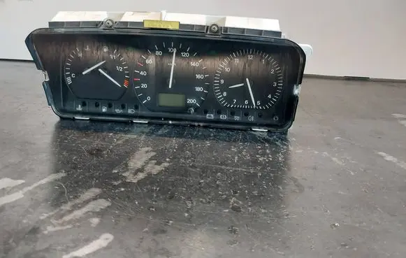 Speedometer (instrument cluster)