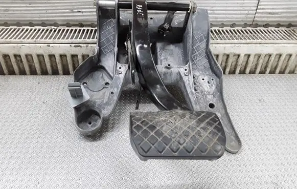 Volkswagen Touareg I Brake pedal 7L0723031F