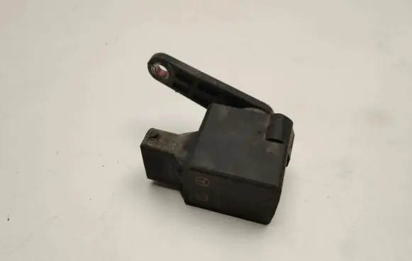 Mercedes-Benz C W203 Air suspension front height level sensor A0105427717