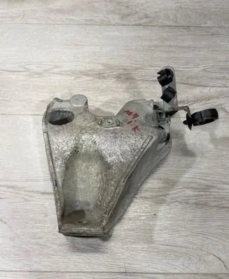 BMW 4 F32 F33 Engine mounting bracket 6789003 6789893