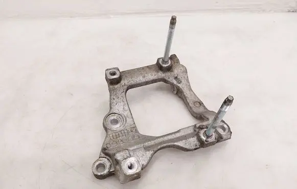 Toyota Hilux VIII A/C compressor mount bracket GD660
