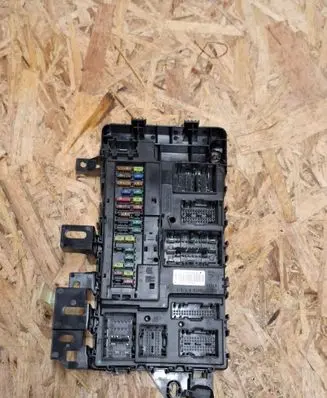Ford Mustang VI Fuse module JR3T15604