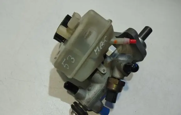 Mercedes-Benz C W203 Master brake cylinder A2034300002