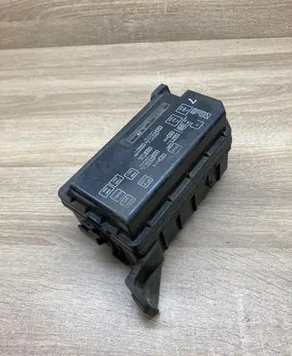 Toyota Corolla E110 Fuse module 01048N