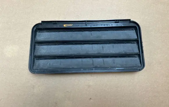 Tesla Model Y Quarter panel pressure vent 109875100C