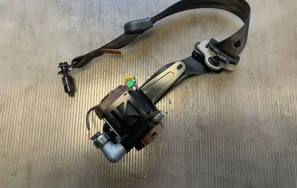 Opel Antara Front seatbelt A5001M