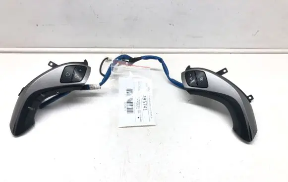 Hyundai i30 Steering wheel buttons/switches 
