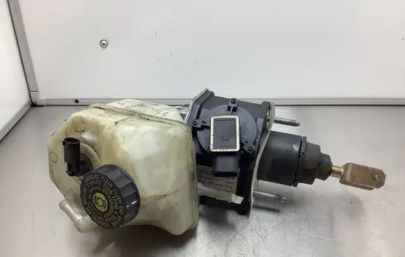 Mercedes-Benz E W211 Master brake cylinder A0004300312 Q200118 0204024105