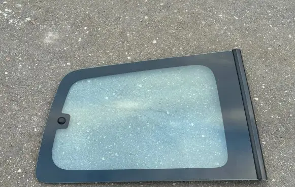 Mitsubishi Pajero Rear side window MR533260 MR436814