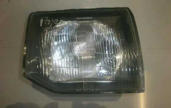 Mitsubishi Pajero Headlight/headlamp 11037746