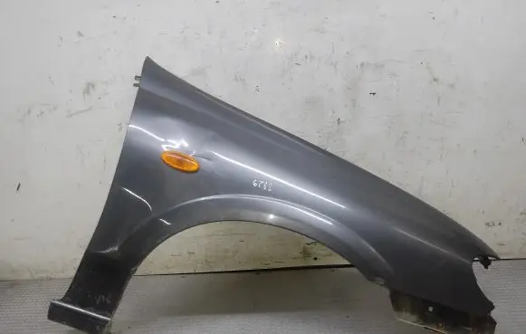 Nissan Almera N16 Fender
