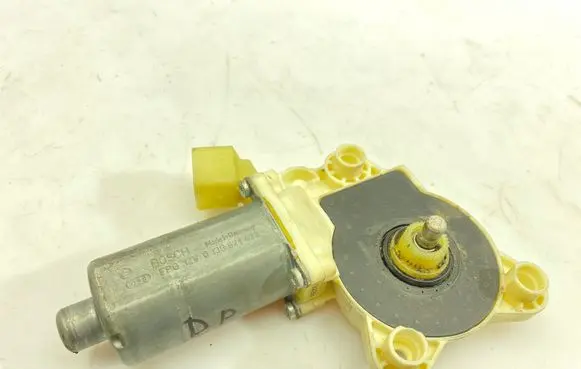 Mercedes-Benz CLS C219 Front door window regulator motor 0130821432 A2198200642