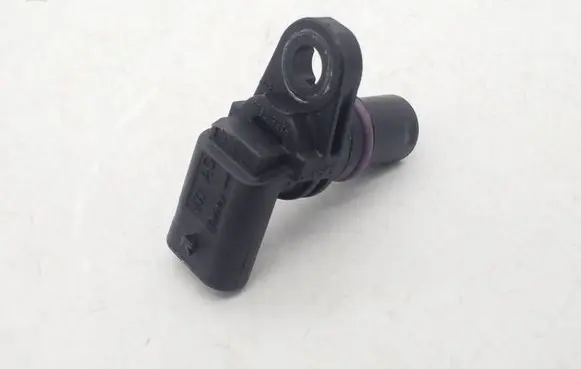 Volkswagen Jetta VI Camshaft position sensor 04C907601