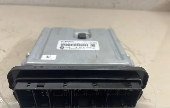 BMW 5 F10 F11 Engine control unit/module 8513242 0281017679 030240992