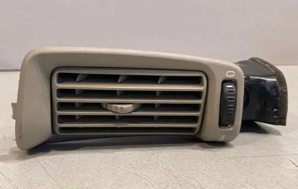 Volvo XC90 Rear air vent grill 8663486