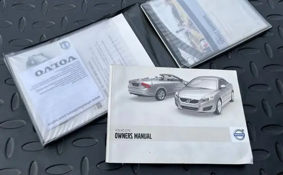 Volvo C70 Owners service history hand book 