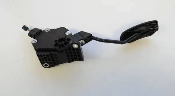 Volkswagen Golf VII Accelerator throttle pedal 198808631 7811033011