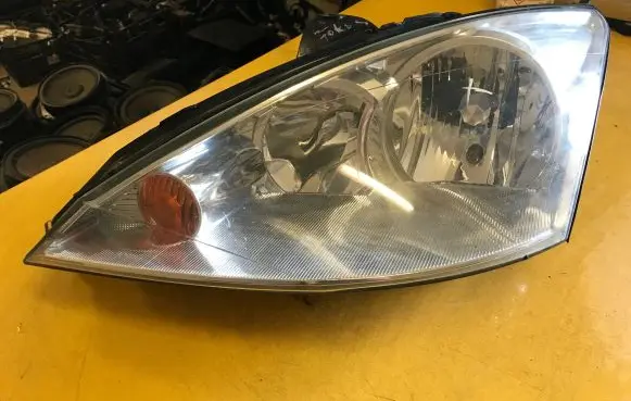 Ford Focus Headlight/headlamp