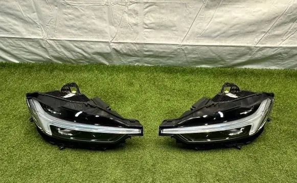 Volvo XC60 Headlights/headlamps set 32404709 32404710
