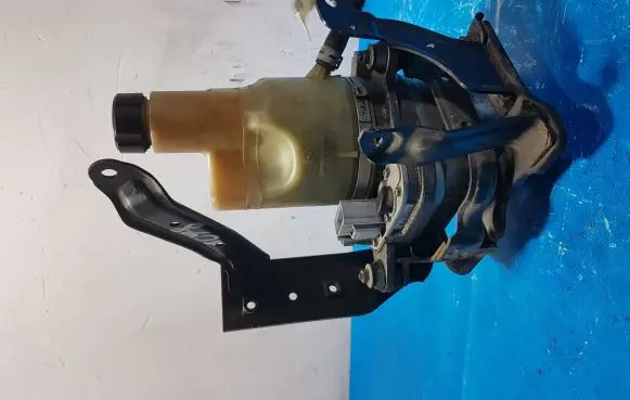 Volvo V50 Power steering pump