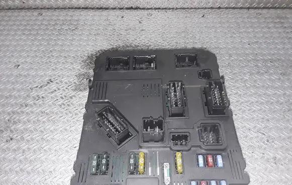 Peugeot 407 Fuse module 9655708380